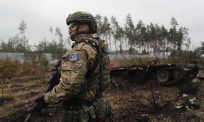 Un soldado ucraniano cerca del frente. EFE/Miguel Gutiérrez