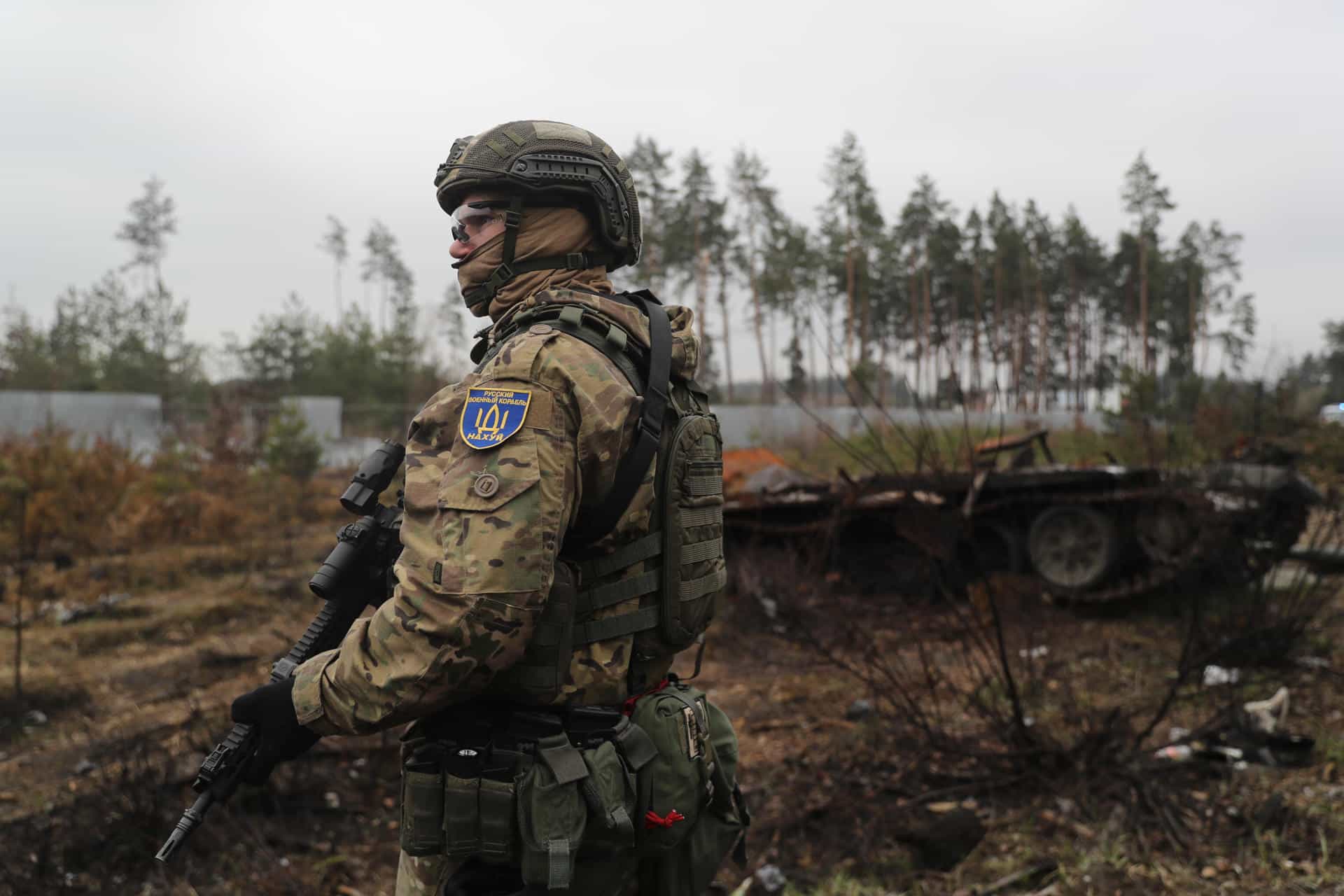 Un soldado ucraniano cerca del frente. EFE/Miguel Gutiérrez