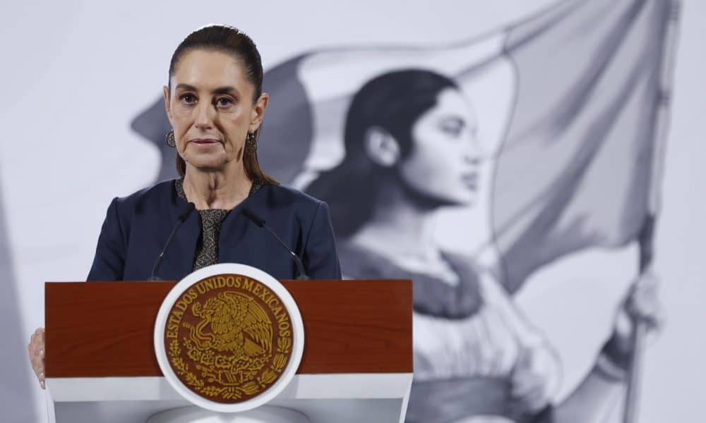 La presidenta de México, Claudia Sheibaum, habla durante una rueda de prensa en el Palacio Nacional en Ciudad de México (México). EFE/Sáshenka Gutiérrez