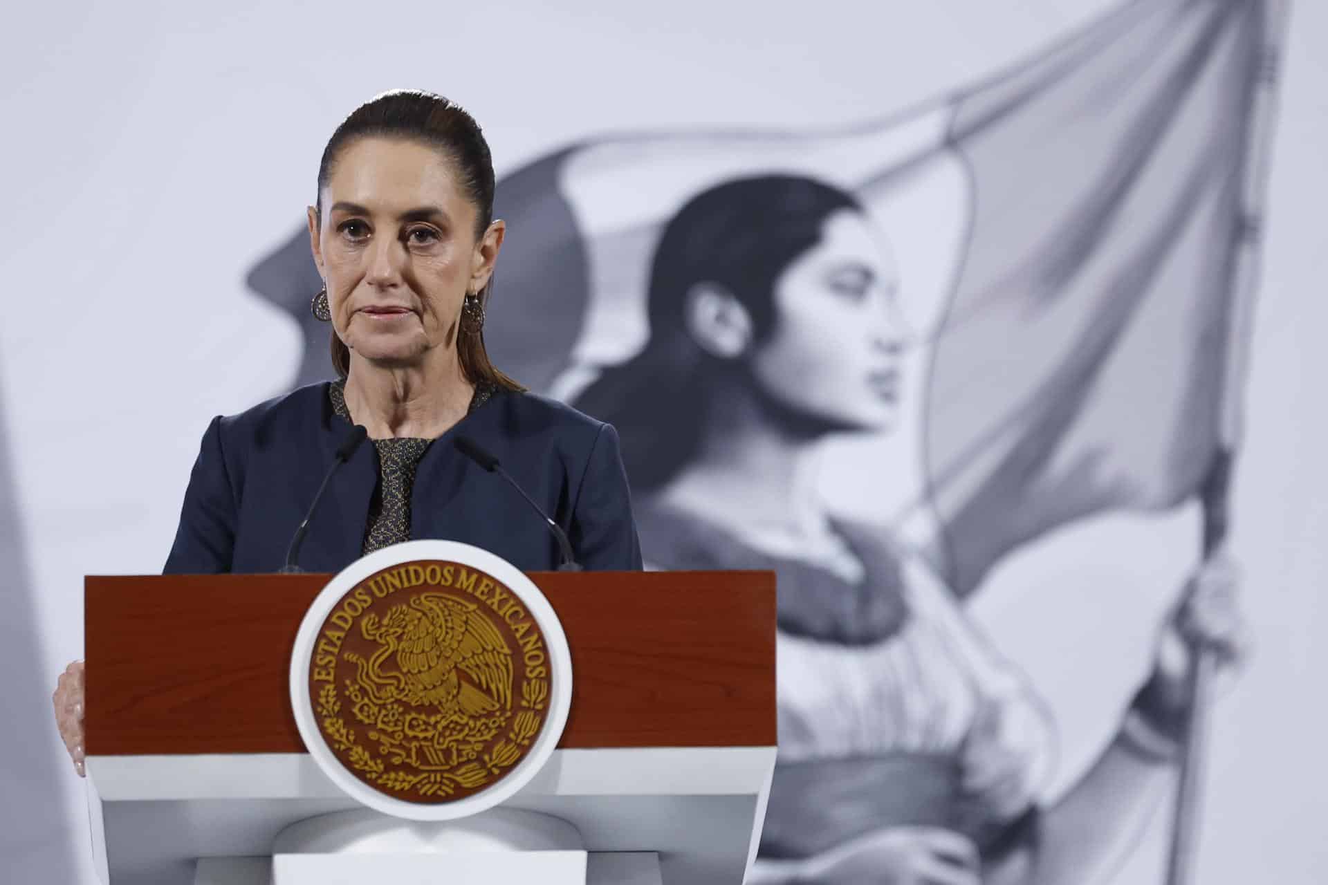 La presidenta de México, Claudia Sheibaum, habla durante una rueda de prensa en el Palacio Nacional en Ciudad de México (México). EFE/Sáshenka Gutiérrez