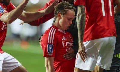 Fotografía de Paulo Novais, en la que puede verse en una imagen de archivo del 11 de enero de 2025 al danés Andreas Schjelderup, del Benfica, durante un partido. EFE