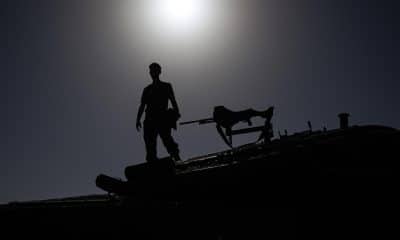 Imagen de archivo de un soldado israelí sobre un tanque de batalla. EFE/EPA/CHRISTOPHE PETIT TESSON