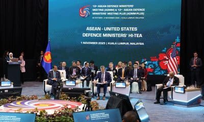 Los participantes en la reunión de ministros de Defensa de países ASEAN en Kuala Lumpur. EFE/EPA/HASNOOR HUSSAIN / POOL