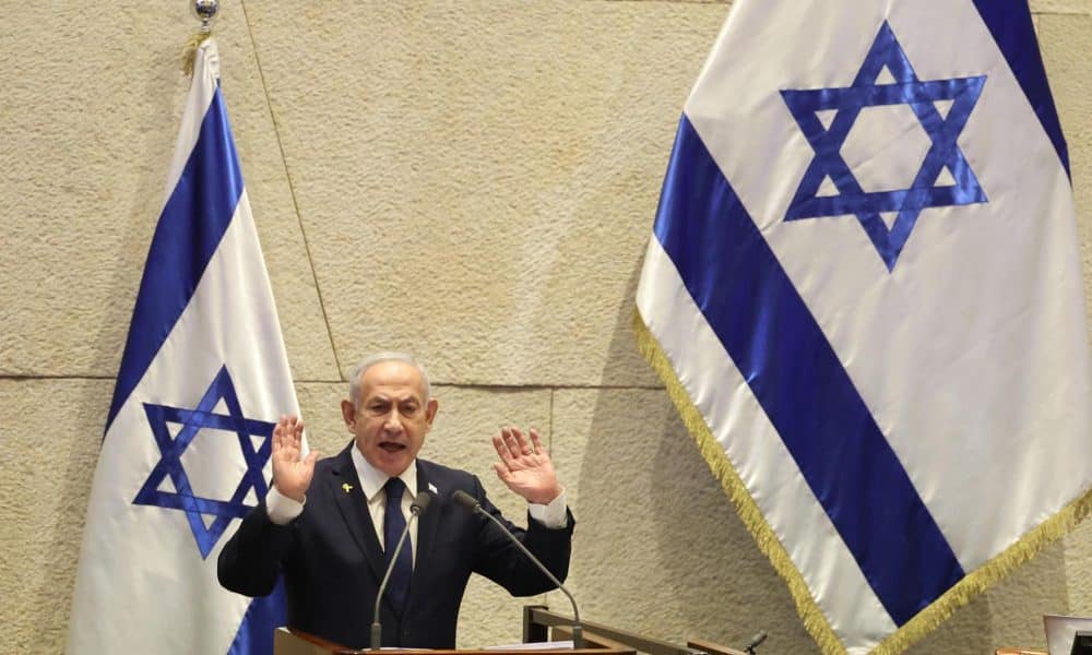 Foto de archivo del primer ministro israelí, Benjamin Netanyahu, el pasado 10 de noviembre durante una sesión plenaria en el Parlamento (Knesset) en Jerusalén. EFE/EPA/ABIR SULTAN