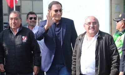 Fotografía de archivo del expresidente de Perú Martín Vizcarra (c), en Lima (Perú). EFE/ Paolo Aguilar