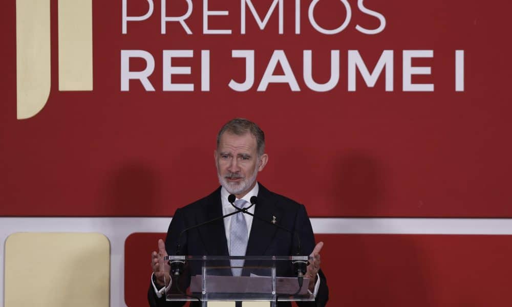 El rey Felipe VI durante su intervención en la ceremonia de la 37ª edición de los Premios Rei Jaume I. EFE/Biel Aliño