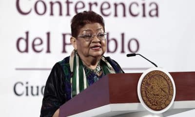 Fotografía de archivo fechada el 24 de marzo de 2025 que muestra a la antigua consejera jurídica de la Presidencia, Ernestina Godoy, durante una rueda de prensa en el Palacio Nacional, de Ciudad de México (México). EFE/ José Méndez