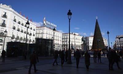 Vista de la madrileña Puerta del Sol con el cielo despejado. EFE/ Mariscal