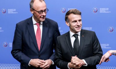 El presidente francés Emmanuel Macron (R) y la canciller alemana Friedrich Merz durante la Cumbre sobre Soberanía Digital Europea en el EUREF Campus en Berlín, Alemania, 18 de noviembre de 2025. Los gobiernos de Alemania y Francia están trabajando junto con otros Estados miembros de la UE para fortalecer y garantizar la soberanía digital en Europa. (Francia, Alemania) EFE/EPA/FILIP SINGER