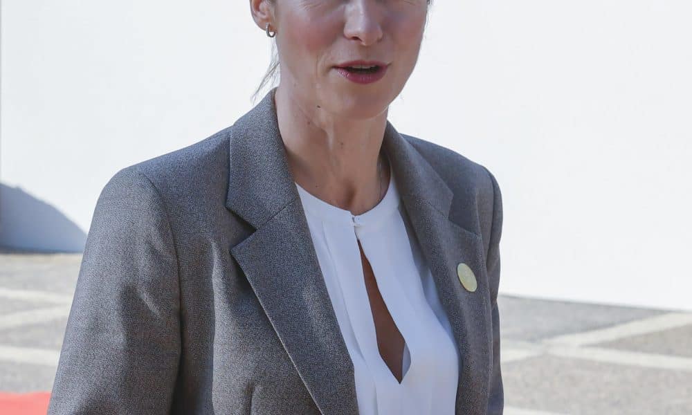 La alta representante de Asuntos Exteriores y Política de Seguridad de la UE, Kaja Kallas, habla a su llegada a la IV Cumbre CELAC - UE el 9 de noviembre de 2025, en Santa Marta (Colombia). EFE/ Mauricio Dueñas Castañeda