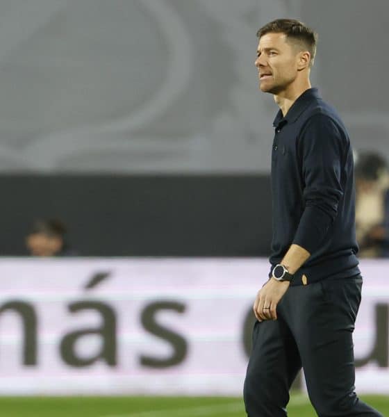 El entrenador del Real Madrid, Xabi Alonso, tras el partido de la jornada 12 de LaLiga EA Sports que Rayo Vallecano y Real Madrid disputaron en el Estadio de Vallecas, en la capital española. EFE/ Mariscal