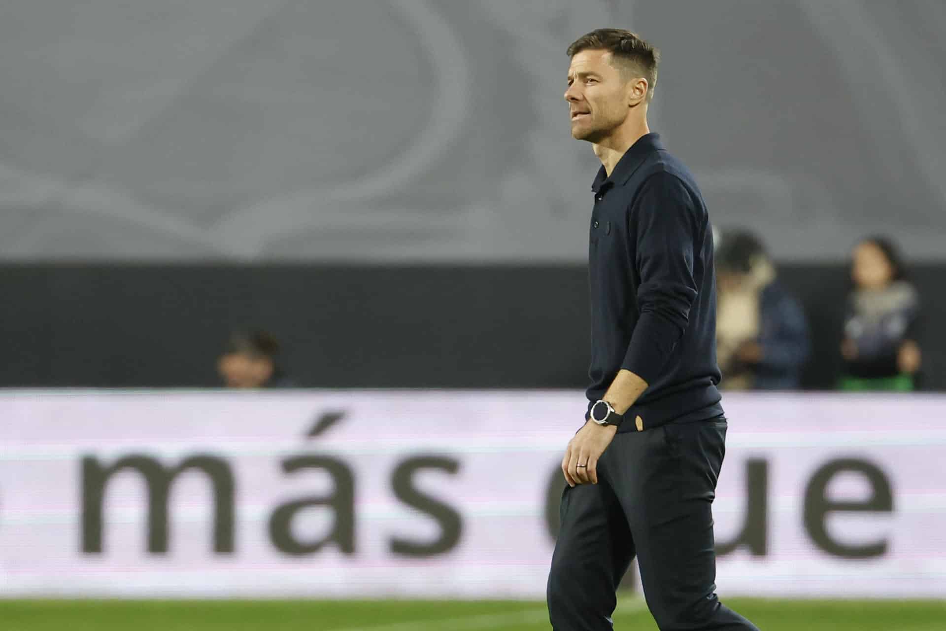 El entrenador del Real Madrid, Xabi Alonso, tras el partido de la jornada 12 de LaLiga EA Sports que Rayo Vallecano y Real Madrid disputaron en el Estadio de Vallecas, en la capital española. EFE/ Mariscal