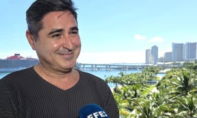 El curador jefe del Pérez Art Museum de Miami (PAMM), el mexicoestadounidense José Carlos Díaz, habla con EFE durante una entrevista realizada el viernes 7 de noviembre en la sede del museo en Miami, Florida (EE.UU.). EFE/Alberto Boal