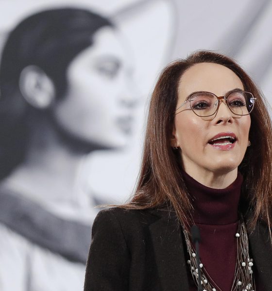 La representante de México ante la FIFA, Gabriela Cuevas, participa durante una rueda de prensa este martes en Palacio Nacional de la Ciudad de México (México). EFE/ Isaac Esquivel