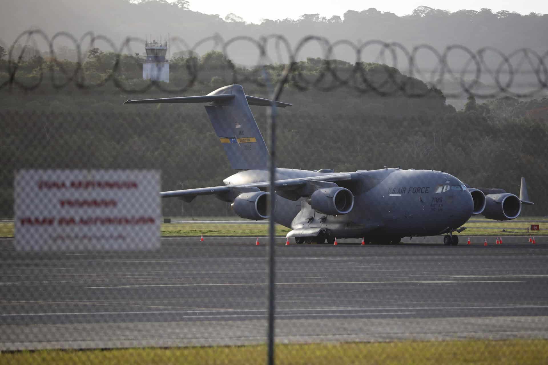 Fotografía de archivo de un Boeing C-17A de la Fuerza Aérea estadounidense, estacionado en el Aeropuerto Internacional de Panamá Pacífico, en Ciudad de Panamá (Panamá). EFE/ Bienvenido Velasco