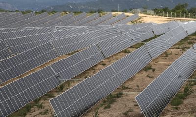 Fotografía de archivo de una vista general de una red de paneles solares en el Complejo Renovable Neoenergia, en Santa Luzia (Brasil). EFE/Sebastião Moreira