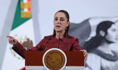 La presidenta de México, Claudia Sheinbaum, habla durante una rueda de prensa este lunes, en Palacio Nacional de la Ciudad de México (México). EFE/ Mario Guzmán