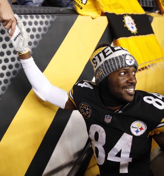 Fotografía tomada al exreceptor Antonio Brown en diciembre de 2017 durante su participación como jugador de los Steelers de Pittsburgh. EFE/EPA/JARED WICKERHAM