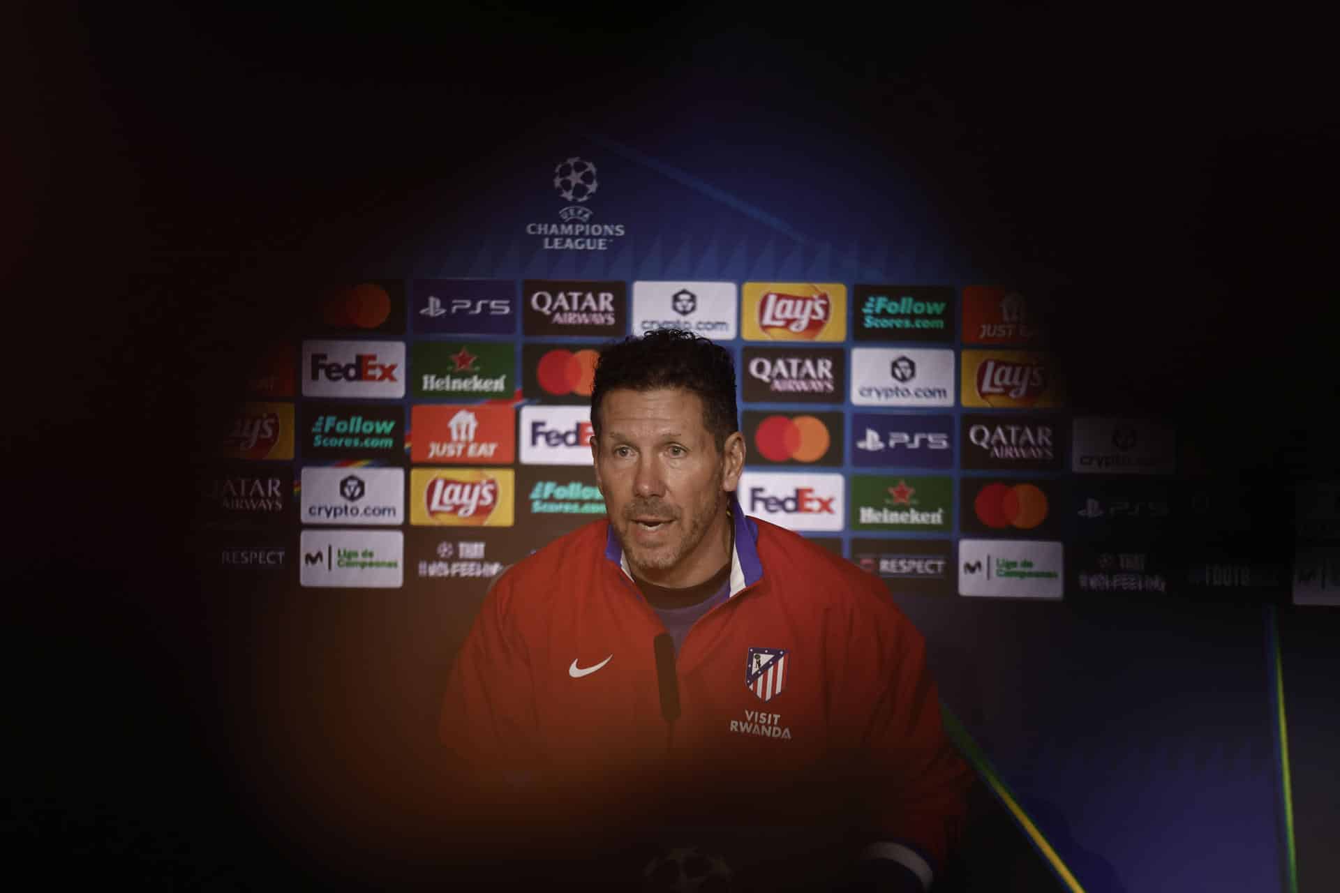 El entrenador del Atlético de Madrid, Diego Simeone durante la rueda de prensa ofrecida este martes en el estadio Metropolitano de Madrid. EFE/ Sergio Perez