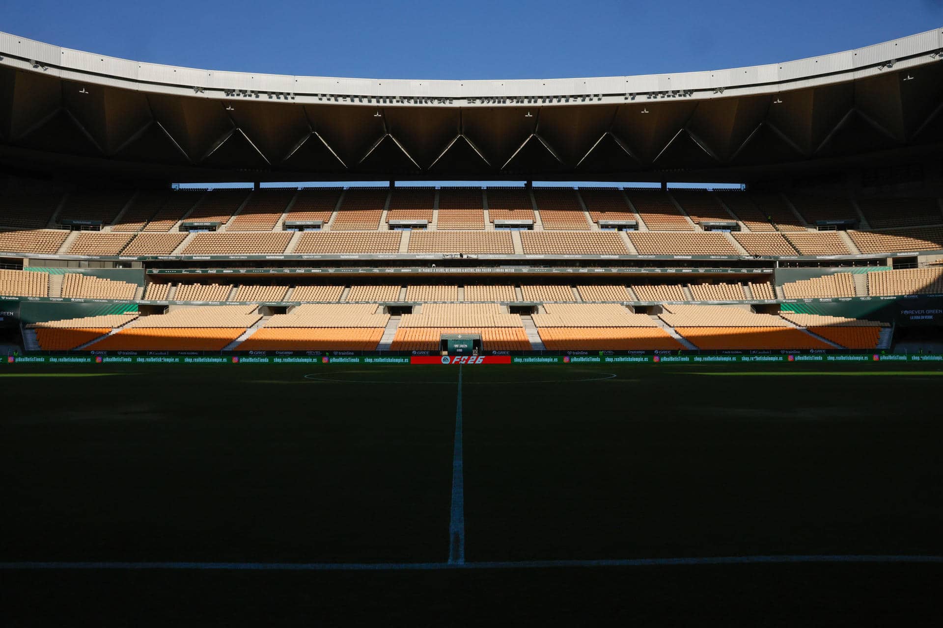 Fotografía de José Manuel Vidal, en la que puede verse en una imagen de archivo del 22 de agosto de 2025 el estadio de la Cartuja, de Sevilla. EFE