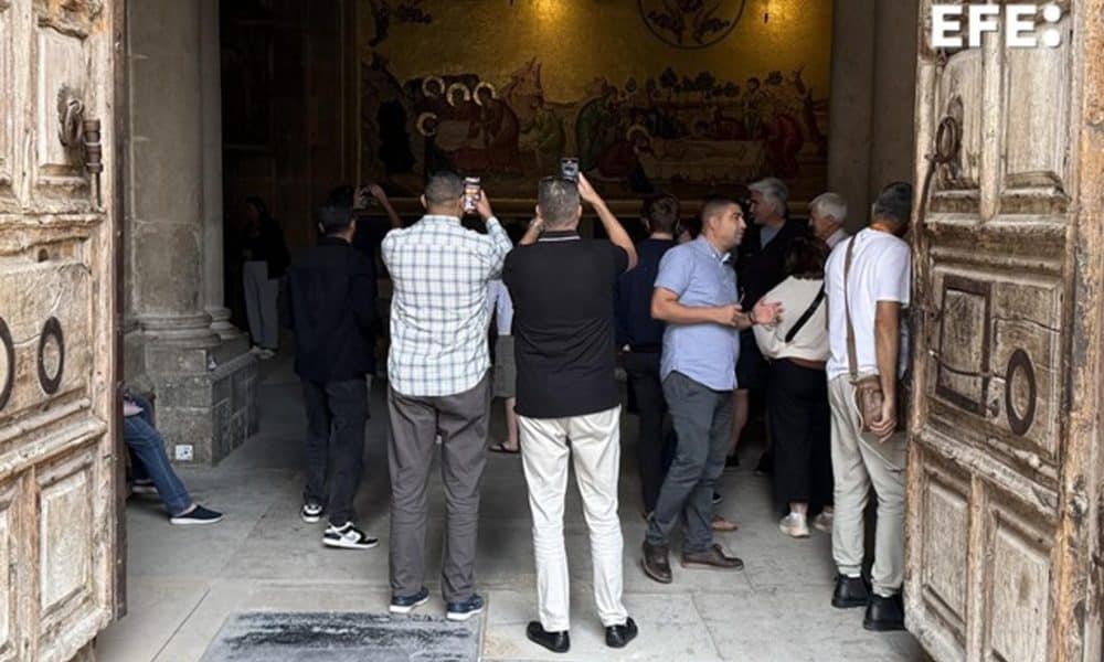 JERUSALÉN, 16/11/2025.- Grupos de turistas en la Ciudad Vieja de Jerusalé.n EFE/Guillermo Azábal