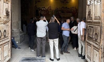JERUSALÉN, 16/11/2025.- Grupos de turistas en la Ciudad Vieja de Jerusalé.n EFE/Guillermo Azábal