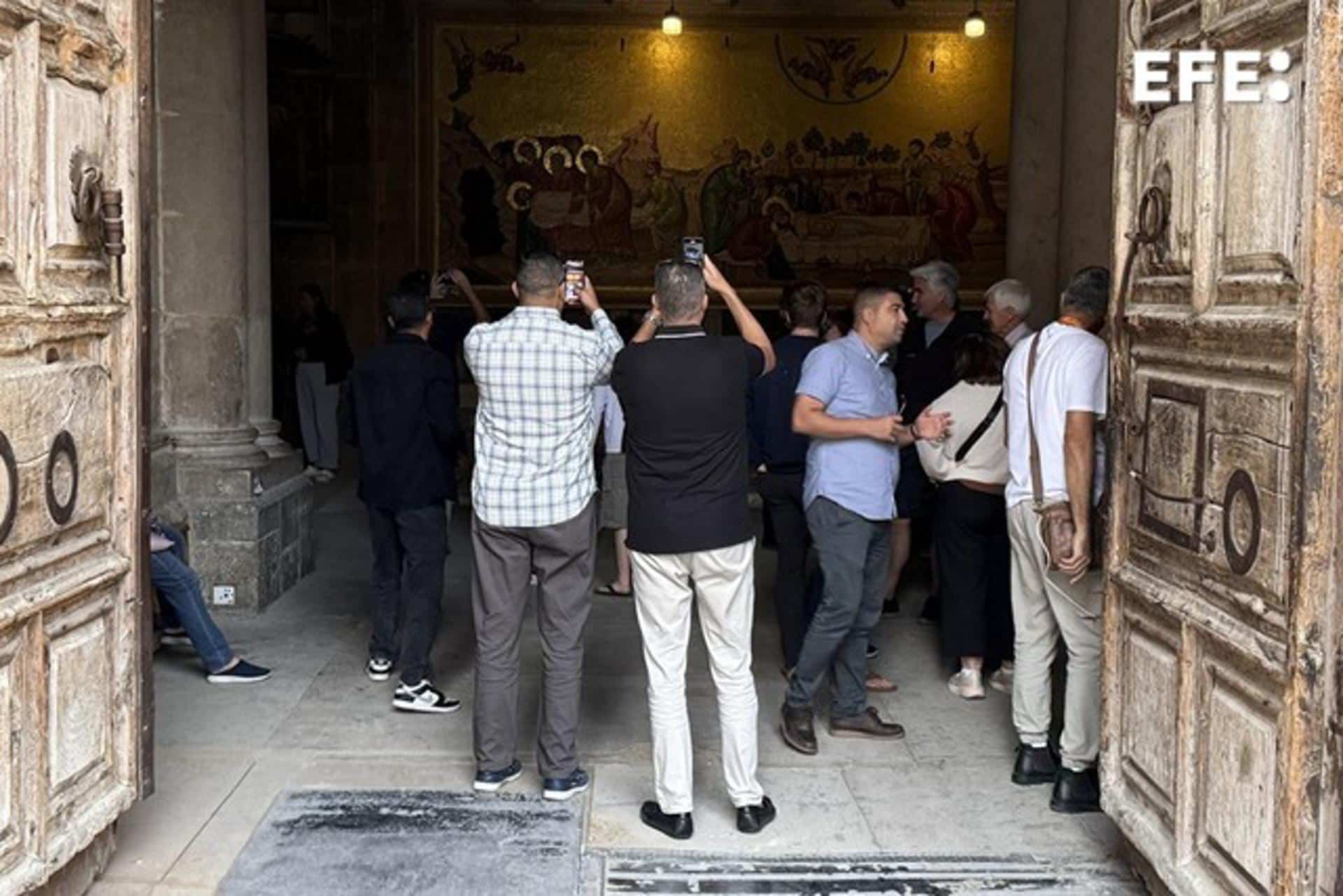JERUSALÉN, 16/11/2025.- Grupos de turistas en la Ciudad Vieja de Jerusalé.n EFE/Guillermo Azábal