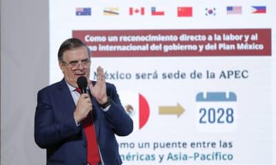 El secretario de Economía, Marcelo Ebrard, participa en una rueda de prensa este miércoles en Palacio Nacional de la Ciudad de México (México). EFE/ Isaac Esquivel