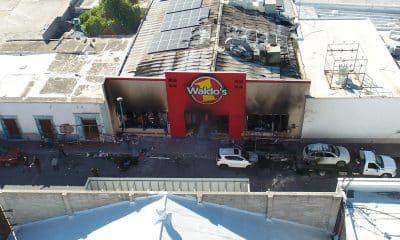 Fotografía aérea de la fachada del local comercial donde ocurrió un incendio este sábado, en Hermosillo, Sonora (México). EFE/ Daniel Sánchez