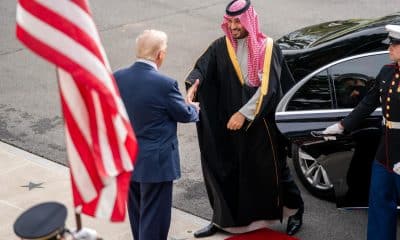 El príncipe heredero de Aradia Saudí, Mohamed bin Salmán, junto al presidente de Estados Unidos, Donald Trump. EFE/Nathan Howard