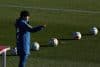 La seleccionadora nacional, Sonia Bermúdez, durante el entrenamiento llevado a cabo este jueves en la Ciudad Deportiva de Las Rozas para preparar el partido de ida de Liga de Naciones que mañana disputarán ante Alemania en el Fritz-Walter-Stadion de Kaiserslautern. EFE/ Rodrigo Jimenez
