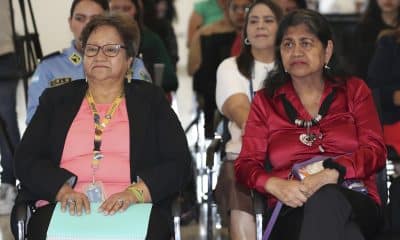 La directora del Observatorio Nacional de la Violencia de la Universidad Nacional Autónoma de Honduras (Unah), Migdonia Ayestas (i), y la defensora de Derechos Humanos de las Mujeres, Honorina Rodríguez, participan en la presentación de un informe sobre violencia contra la mujer este martes, en Tegucigalpa (Honduras). EFE/Gustavo Amador