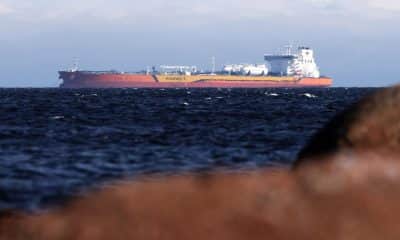 Un petrolero de la compañía rusa Rosneft navega por el mar Báltico en la región de Leningrado. EFE/EPA/MAXIM SHIPENKOV