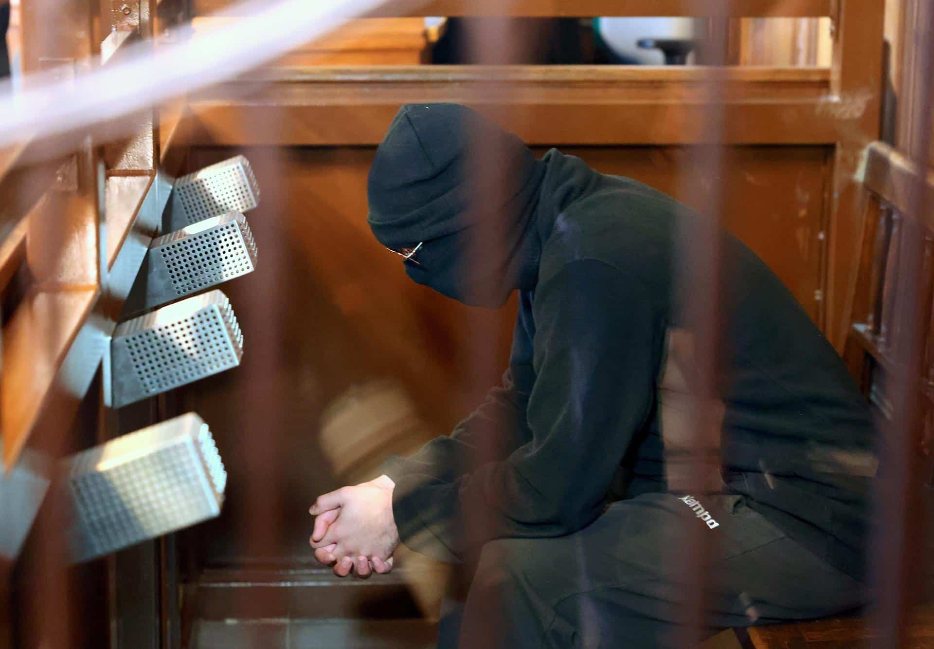 El sirio Wassim Al M. durante el juicio en Berlín por intento de asesinato este jueves. EFE/EPA/HANNIBAL HANSCHKE