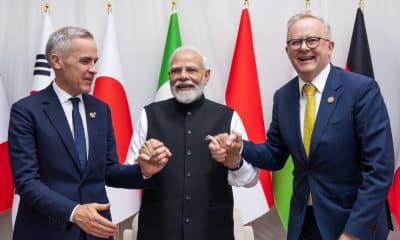 Fotografía tomada de la cuenta oficial de X @AlboMP del primer ministro australiano, Anthony Albanese (d), en la que aparece junto sus homólogos de Canadá, Mark Carney (i), y de India, Narendra Modi (c), tras la firma de la Asociación de Tecnología e Innovación Australia-Canadá-India (ACITI), en el marco de la cumbre del G20, en Johannesburgo (Sudáfrica). EFE/@AlboMP