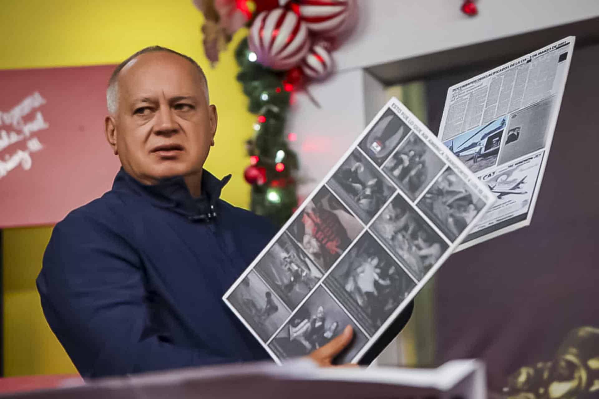 Fotografía cedida por Prensa del Ministerio de Interior, Justicia y Paz, donde se observa al ministro Diosdado Cabello hablando en su programa de televisión "Con el Mazo Dando" en Caracas (Venezuela). EFE/ Ministerio De Interior, Justicia y Paz