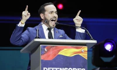 El precandidato a la presidencia de Colombia, Abelardo De La Espriella, habla durante la Gran Convención de Defensores de la Patria este lunes, en Bogotá (Colombia). EFE/ Carlos Ortega