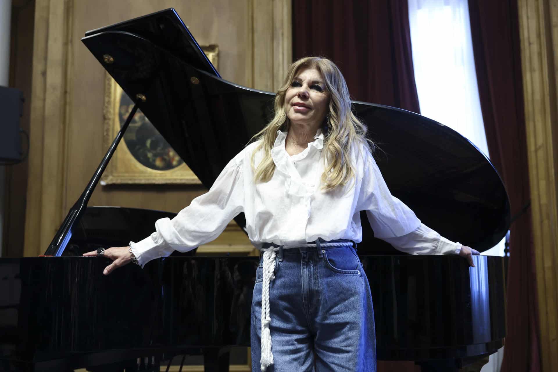 La cantante hispanobritánica Jeanette, entrevistada por EFE en Madrid. EFE/ Kiko Huesca