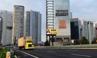 Especialistas del sector privado redujeron el pronóstico de crecimiento del producto interior bruto (PIB) mexicano para 2025 al 0,50 %, desde una estimación previa del 0,53 %, reveló este lunes la encuesta mensual del Banco de México (Banxico). Fotografía de archivo. EFE/Jorge Núñez