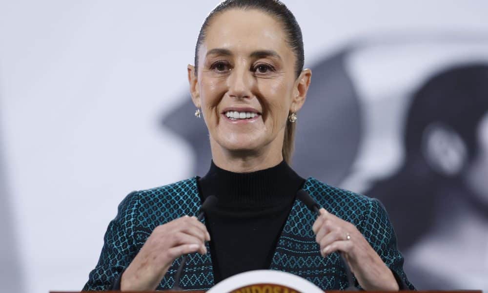 La presidenta de México, Claudia Sheinbaum, habla durante una rueda de prensa este martes, en Palacio Nacional de la Ciudad de México (México). EFE/Sáshenka Gutiérrez