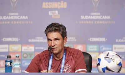 El entrenador de Lanús, Mauricio Pellegrino, durante una rueda de prensa en Asunción (Paraguay), donde se jugará la final de la Copa Sudamericana. EFE/Juan Pablo Pino