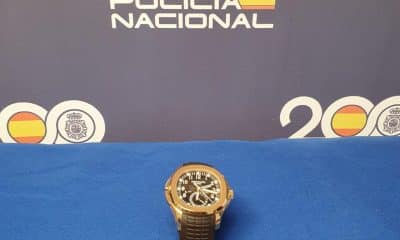 Un reloj valorado en 90.000 euros y dos anillos en otros 60.000 han sido recuperados por la Policía Nacional después de que un jugador de la Selección Turca de fútbol los olvidara en los vestuarios tras el partido en el Estadio de la Cartuja de Sevilla del encuentro clasificatorio para el Mundial de fútbol 2026 contra la Selección Española.EFE/Policía Nacional//SOLO USO EDITORIAL/SOLO DISPONIBLE PARA ILUSTRAR LA NOTICIA QUE ACOMPAÑA (CRÉDITO OBLIGATORIO)//