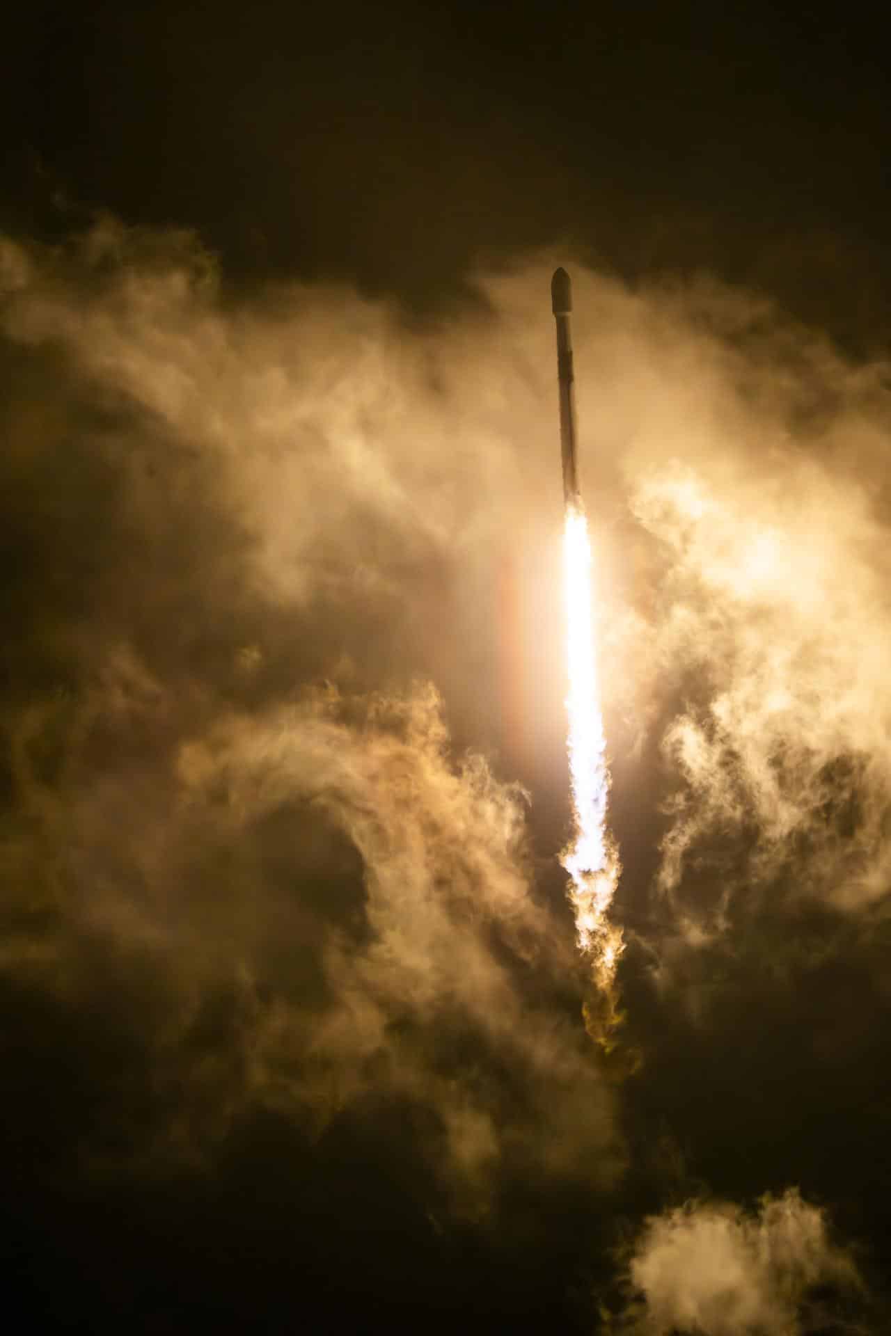 Fotografía cedida por la NASA que muestra el despegue del satélite Sentinel-6B a bordo de un cohete Falcon 9 de SpaceX el 16 de noviembre de 2025, en el Complejo de Lanzamiento 4 Este, de la Base de la Fuerza Espacial Vandenberg, en California (EE.UU.). EFE/ Carla Thomas/ Nasa /SOLO USO EDITORIAL/ NO VENTAS/ SOLO DISPONIBLE PARA ILUSTRAR LA NOTICIA QUE ACOMPAÑA (CRÉDITO OBLIGATORIO)