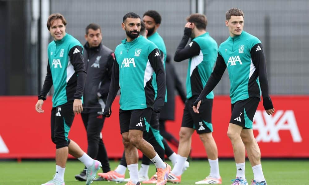 Los jugadores del Liverpool Federico Chiesa, Mohamed Salah, y Florian Wirtz of Liverpool durante el entrenamiento de este lunes. EFE/EPA/ADAM VAUGHAN