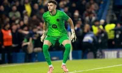 El portero del Barcelona Joan Garcia durante el partido de la UEFA Champions League que han jugado Chelsea y Barcelona en Londres, Reino Unido. EFE/EPA/NEIL HALL