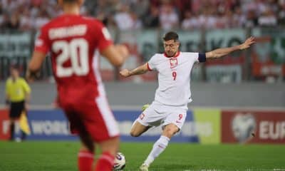 El polaco Robert Lewandowski, en acción durante el partido que su selección disputó este lunes contra Malta, correspondiente a la fase de clasificación europea para el Mundial 2026. . EFE/ Leszek Szymanski *POLAND OUT*