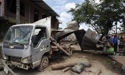Fotografía que muestra los daños causados por una explosión este sábado, en Mondomo, Cauca (Colombia). EFE/ Ernesto Guzmán