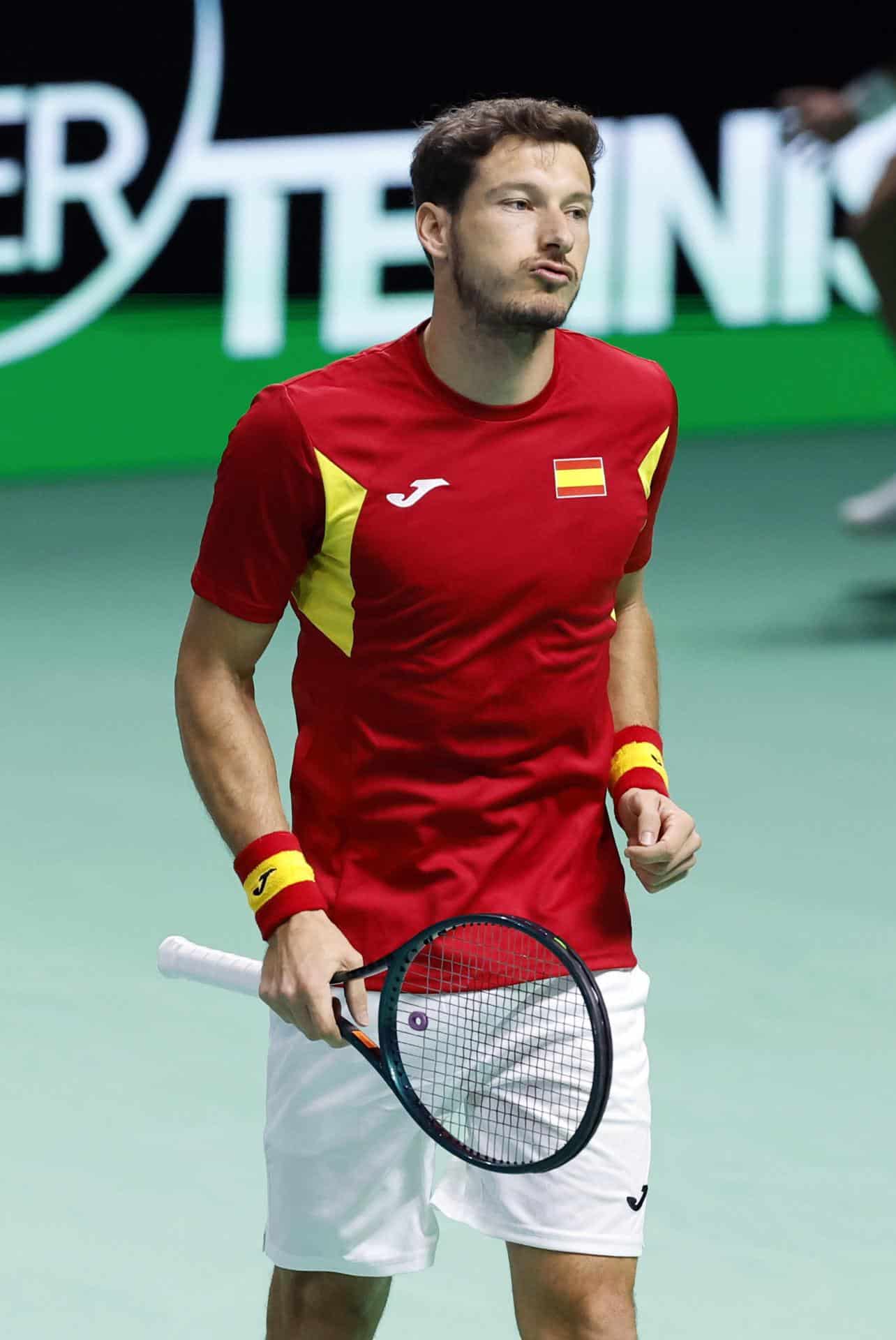 El tenista español Pablo Carreño Busta (I) durante el primer partido de la final de la Copa Davis que le ha enfrentado al italiano Matteo Berrettini en el Fiere Exhibition Centre de Bolonia, Italia. EFE/EPA/ELISABETTA BARACCHI