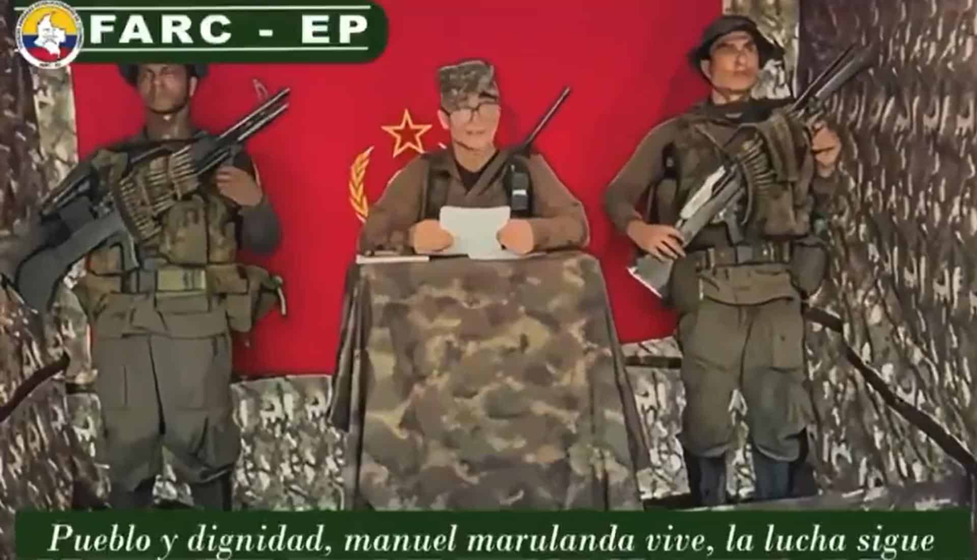Captura de video tomada de rastreo de redes del jefe del Estado Mayor Central (EMC), la mayor disidencia de las FARC, Néstor Gregorio Vera (c), alias Iván Mordisco. EFE/ Rastreo de Redes