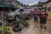 Daños causados en la ciudad filipina de Cebú, región central del archipiélago, por el paso del paso del tifón Kalmaegi. 
EFE/EPA/JUANITO ESPINOSA